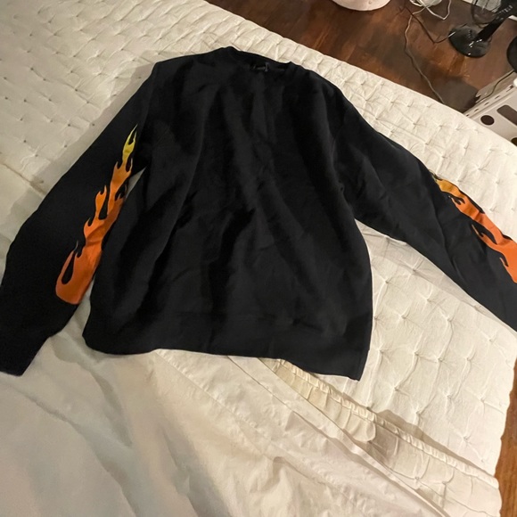 Kylie Shop Flame Sweatpants Set - Size M - Picture 3 of 7